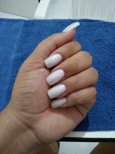 Imagem 3 de 5 de Manicure E Pedicure