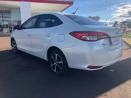 Imagem 3 de 14 de Toyota Yaris 1.5 16v Flex Sedan Xs Multidrive