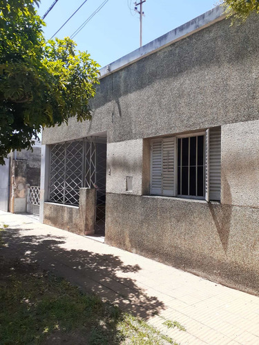 Imagen 3 de 12 de Venta Casa 2 Dormitorios En 1ª De Mayo Al 6800.