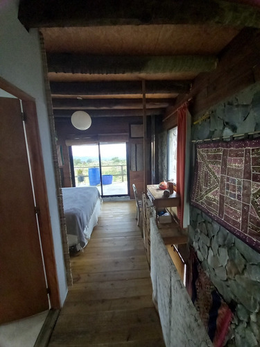 Casa De Piedra, 3 Plantas 2 Decks 3 Dormitorios, 2 Baños.