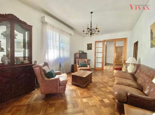 Casa En Arriendo De 6 Dorm. En Providencia