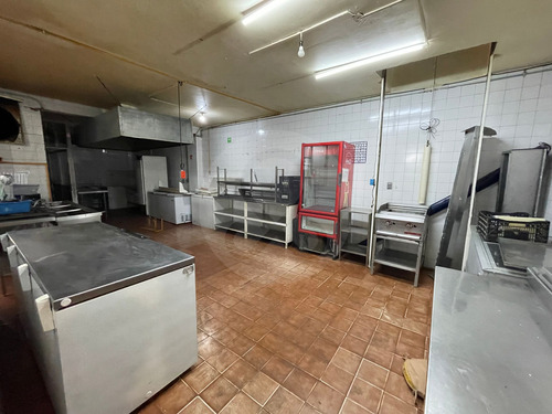 Local En Renta Para Restaurante Ubicado Sobre Avenida Principal