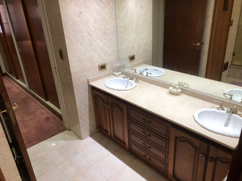 Merolla Vende | Hermosa Casa De Seis Ambientes En Parque Patricios Usd 550.000