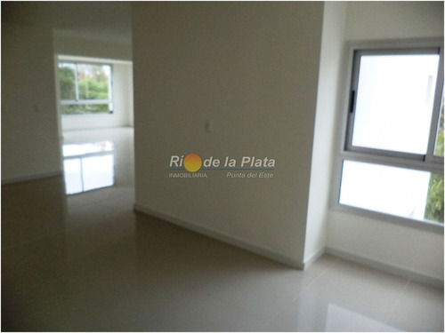 Oficina En Venta Y Alquiler En Punta Del Este - Ubicado Sobre Avenida Italia En Zona De Design District- Ref: 12192