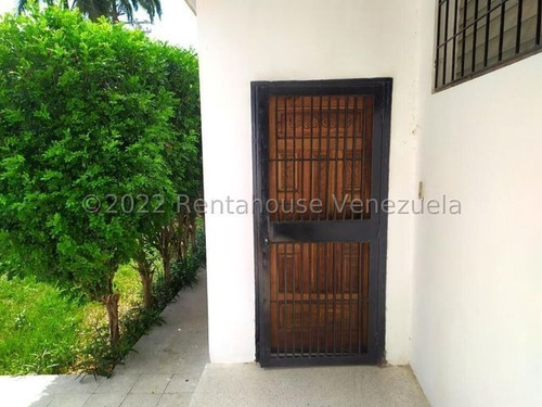 Imagen 5 de 30 de Casas En Venta Zona Centro - Este De Barquisimeto Cod # 23-12140 Centrica Y Con Potencial Comercial. Asesor Inmobiliario Katty Vasquez 412-1498654. Pide Tu Cita! Excelente Oportunidad De Negocio!!....