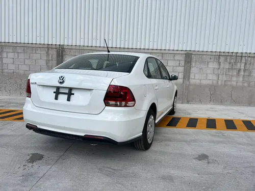 Volkswagen Vento 1.6 Starline At