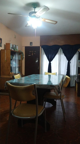 Casa Ubicada En Isidro Casanova, Partido De La Matanza, Excelente Ubicación.