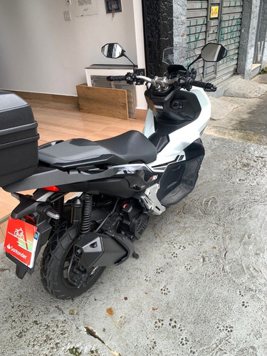 Imagem 5 de 8 de Honda Adv