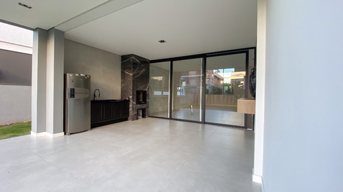 Direto Com Proprietário - Casa De Alto Padrão Cond. Fechado 4 Quartos, 5 Banheiros.