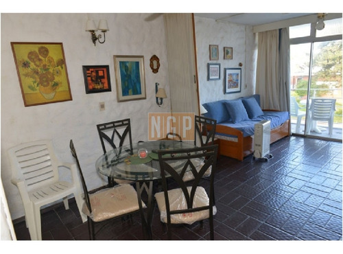 Apartamento En Mansa, 1 Dormitorios - Ref: 6812