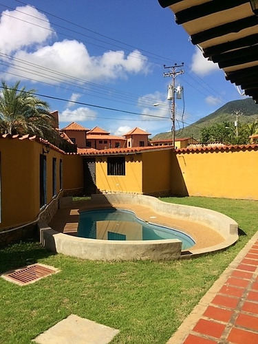 Townhouse En Conjunto Rompe Olas, El Tirano Ic-00005
