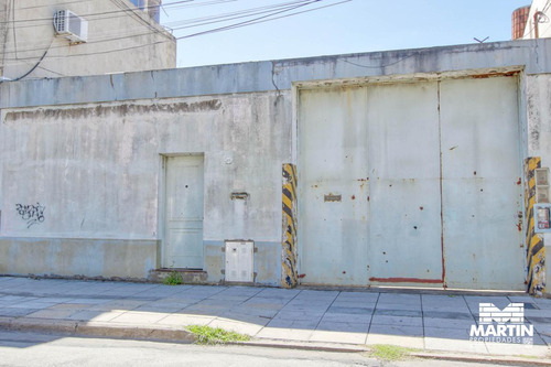 Galpón De 500m2 Con Tres Oficinas Y Vestuarios - Olivos