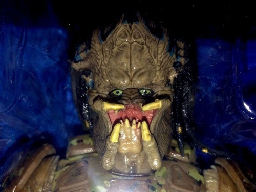 Neca Scale Action Figure Predator 2018 Emmisary Ii