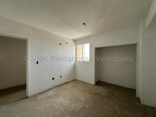 Amplio Apartamento En Obra Gris Excelente Para Remodelar En Venta Ubicado En Maracay Urb El Bosque Db 24-29293