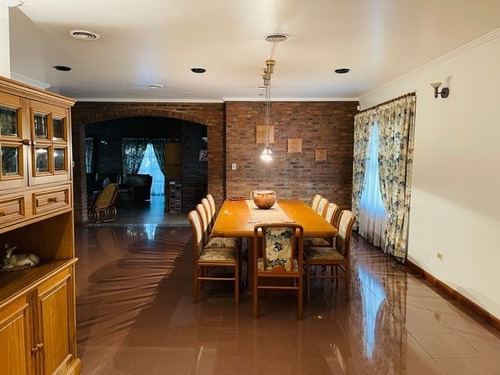 Imagen 2 de 27 de Casa En Venta De 5 Dormitorios C/ Cochera En Hurlingham