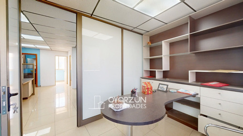 Se Vende Oficina De 71 M2 Con Estacionamiento