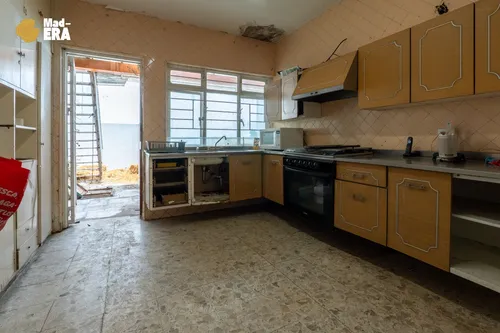 Casa De 4 Recamaras Con Uso De Suelo Comercial Y Jardín Junto Al Centro Médico La Raza