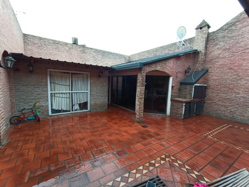 Excelente Chalet 4 Ambs Con Patio, Quincho, Gge