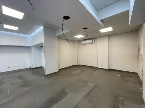 Local Comercial Con Estacionamiento A Pasos Portal Ñuñoa
