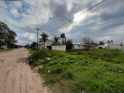 Vendo Gran Lote En Barrio San Fernando, Muy Cerca Del Centro; Pegado A Complejo Turístico!!!