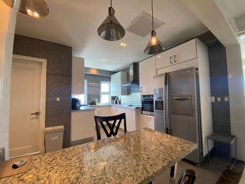 Apartamento Amueblado En Renacimiento De 3 Habitaciones