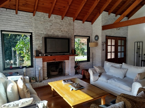 Casa En Alquiler De 3 Dormitorios En Impecable Estado Amoblada Y Equipada
