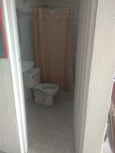 Imagen 17 de 21 de Vendo Casa De 3 Pisos Muy Serca A La Via Principal .