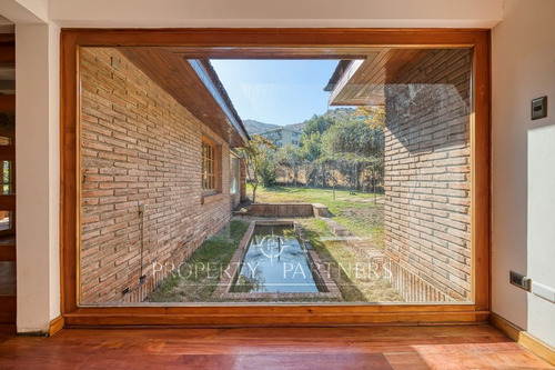 Espectacular Casa Completamente Remodelada En Sect...