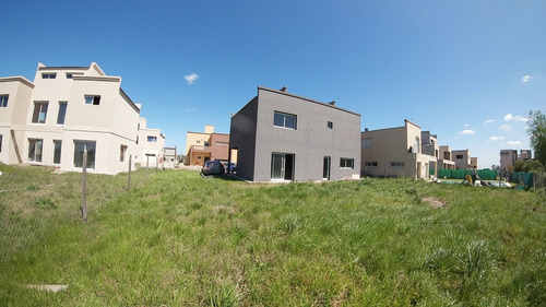 Imagen 2 de 8 de Casa En Venta En Canning