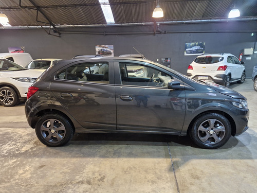 Chevrolet Onix -chocado-