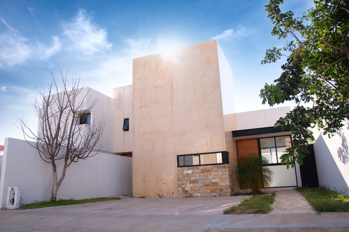 Última Casa(1p) En Venta En Privada Gardena, Cholul