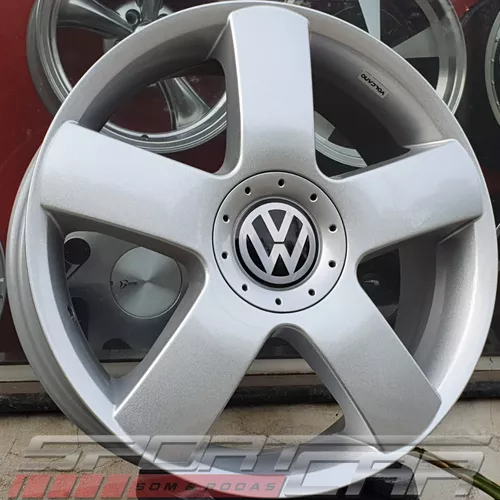 VW Gol Track rebaixado com rodas Volcano Evidence aro 18x6