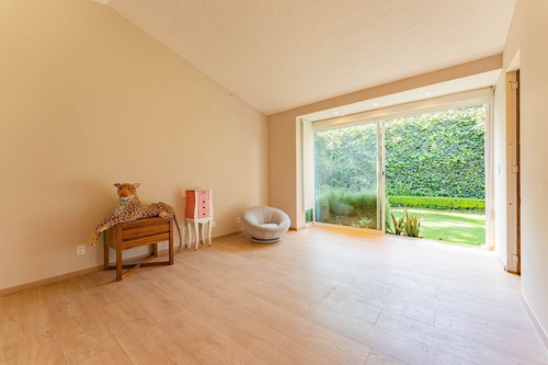 Imagen 17 de 24 de Extraordinaria Casa En Venta Y Renta Con Jardín En Lomas De