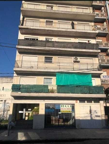 En Venta En Moron Departamento De 2 Amb A 1/2 Cuad De Rivadavia Y 2 De Estac Moron Al Contrafrente  Hoy Ambientado Como Estudio Juridico F: 9145