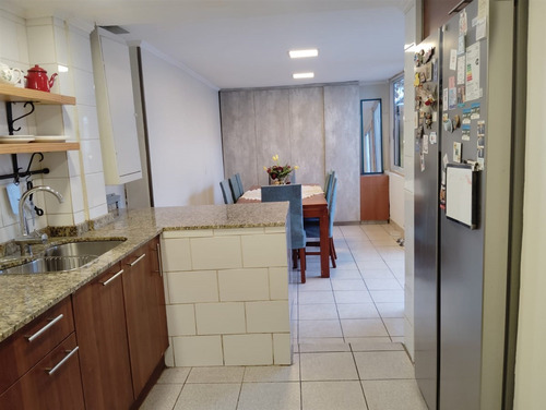 Casa En Venta De 3 Dorm. En Ñuñoa