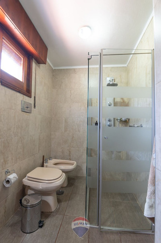 Venta Casa 5 Dorm Cochera Poeta Lugones Cba