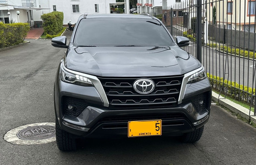 Toyota Fortuner Sr