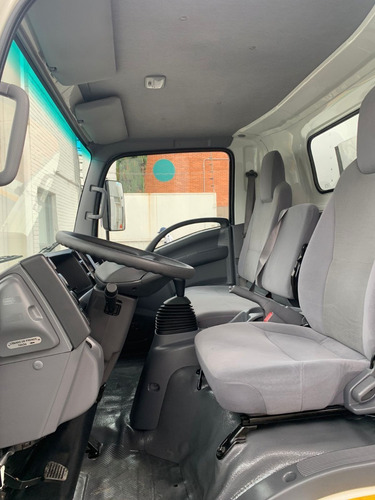 Imagen 8 de 14 de Isuzu Elf 400 2021