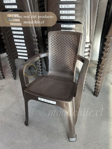 Silla Plastica Y Apilable Manu Para Terraza Con Apoyabrazo