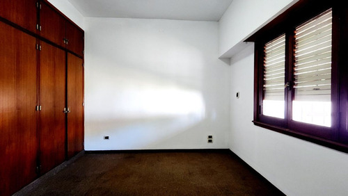 Casa 4 Amb Cochera Pileta Castelar Norte Permuta