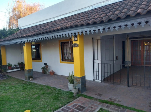 Casa A La Venta Con Quincho En Monte Grande