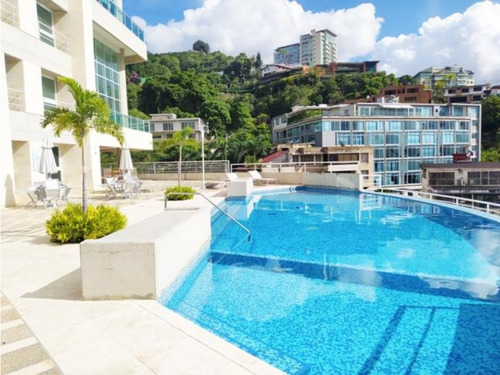 Hermoso Ph En Venta En Lomas De Las Mercedes 244m2 3h+s/4b+s/4p