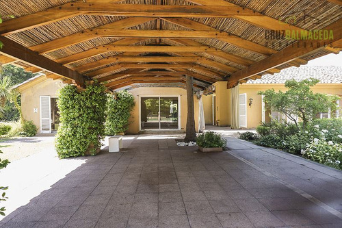 Casa En Venta De 4 Dorm. En Las Condes