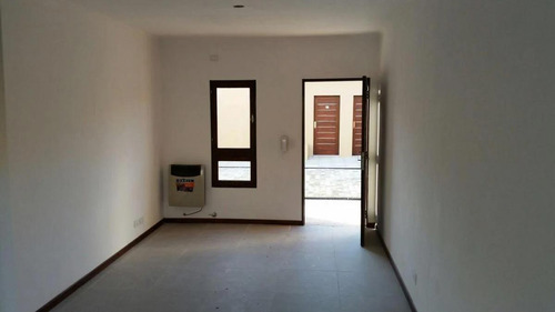 Casa En Venta - 2 Dormitorios 1 Baño - Cochera - 110mts2 - Chivilcoy