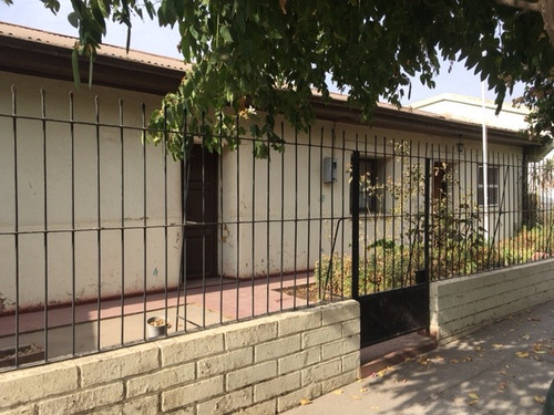 Amplia Casa En Pob. Granja. Sup.total 1002 M2. 382 M2 Const.