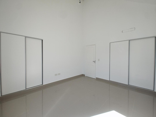 Casa En Venta - 3 Amb En Las Margaritas, Pilar