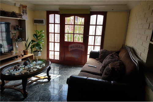 Vendo Casa En Lo Prado De 2 Pisos 3 Dorm. 2 Baños.