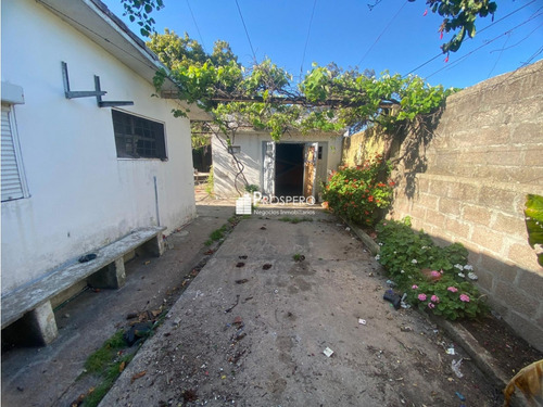 Al1961/p/1 Venta Casa 3 Dorm, Flor De Maroñas Garaje, Patio Fondo