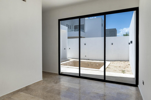 Venta De Casa Residencial En Temozón, Mérida