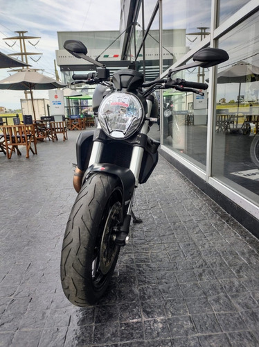 Imagen 4 de 25 de Ducati Monster 821 - No Yamaha Mt09, No Kawasaki Z900!